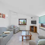 Вілла Maras With Yard, 400 M To The