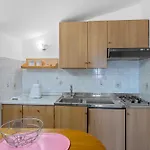 Villa Maras With Yard, 400 M To The *