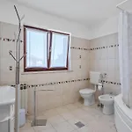 Villa Maras With Yard, 400 M To The Pula