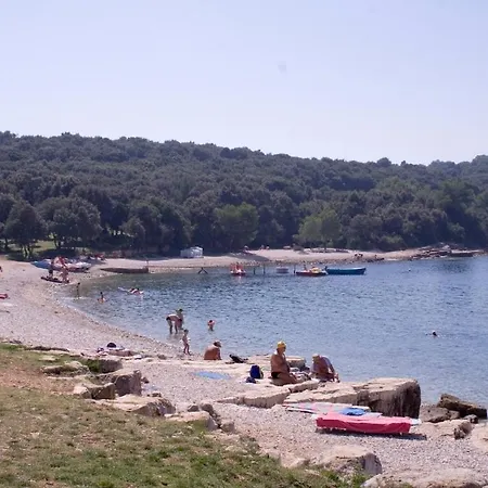 别墅 Maras With Yard, 400 M To The