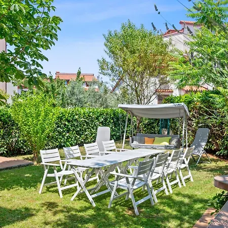 Maras With Yard, 400 M To The 普拉