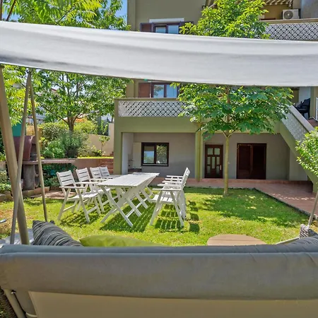 Maras With Yard, 400 M To The 普拉