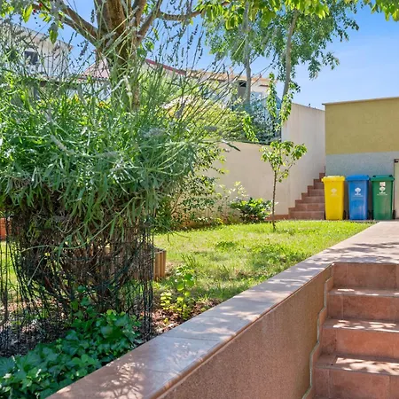 Maras With Yard, 400 M To The 普拉