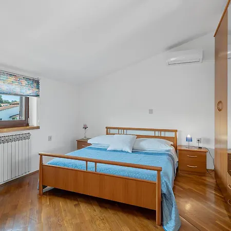 Maras With Yard, 400 M To The * 普拉