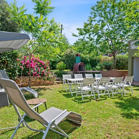 别墅 Maras With Yard, 400 M To The