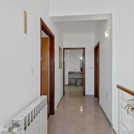 别墅 Maras With Yard, 400 M To The