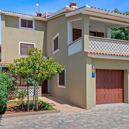 Maras With Yard, 400 M To The Pula