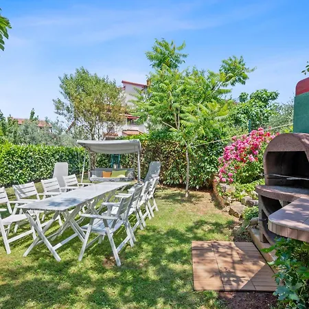 别墅 Maras With Yard, 400 M To The *