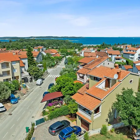 Maras With Yard, 400 M To The Villa Pula