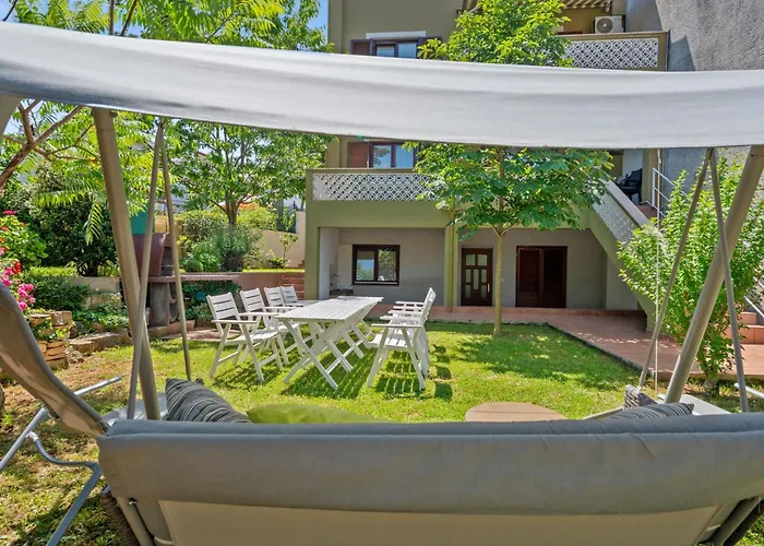 Maras With Yard, 400 M To The Pula