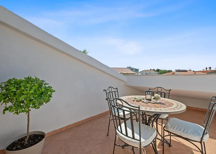 Maras With Yard, 400 M To The Villa *