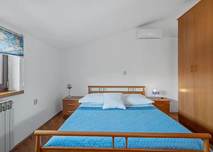 Willa Maras With Yard, 400 M To The *