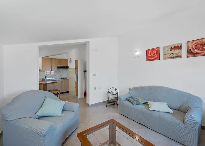 Maras With Yard, 400 M To The Pula