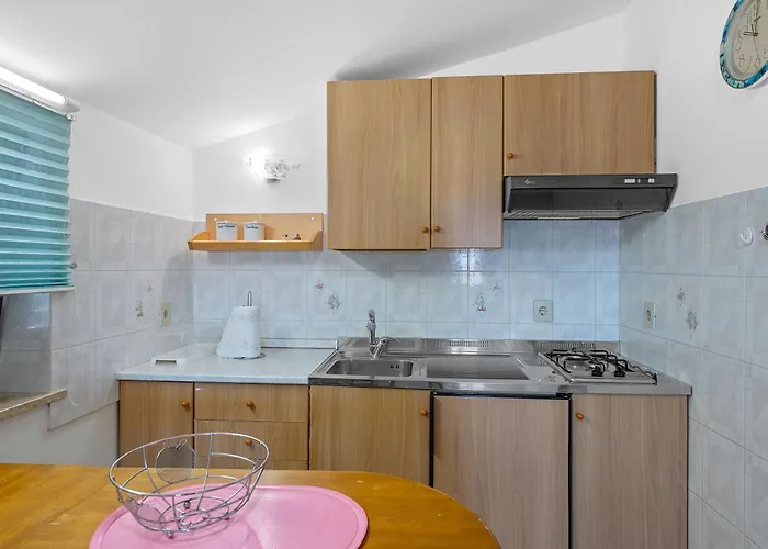 Villa Maras With Yard, 400 M To The *