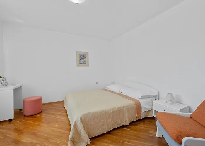 Willa Maras With Yard, 400 M To The *