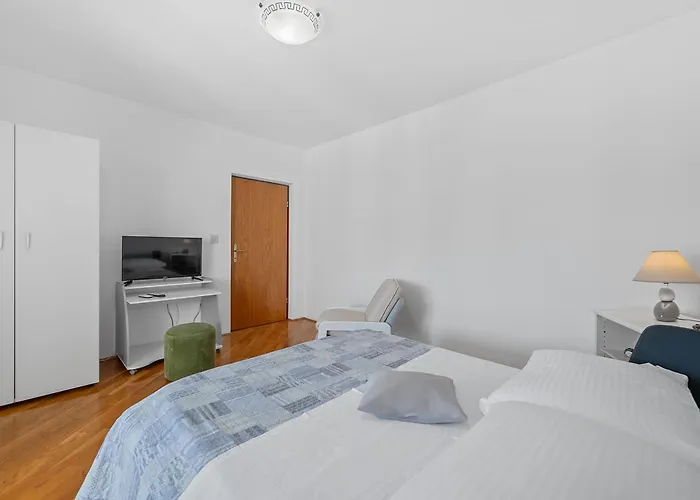 Maras With Yard, 400 M To The Villa *