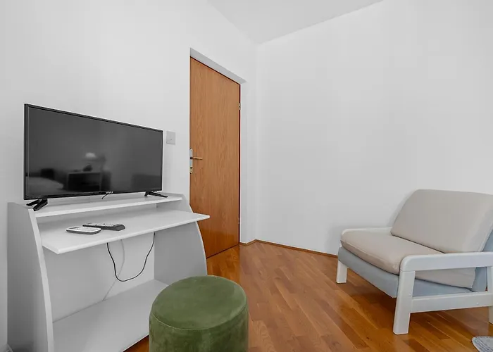 Villa Maras With Yard, 400 M To The Pula