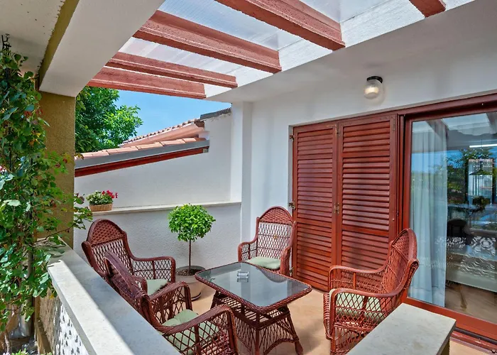 Maras With Yard, 400 M To The *