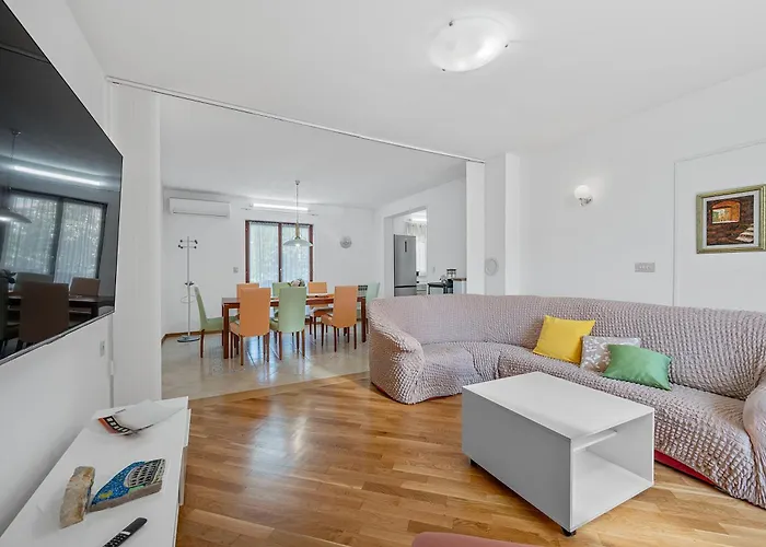 Maras With Yard, 400 M To The Villa *