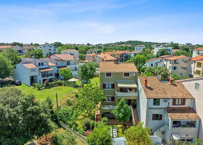 Villa Maras With Yard, 400 M To The *