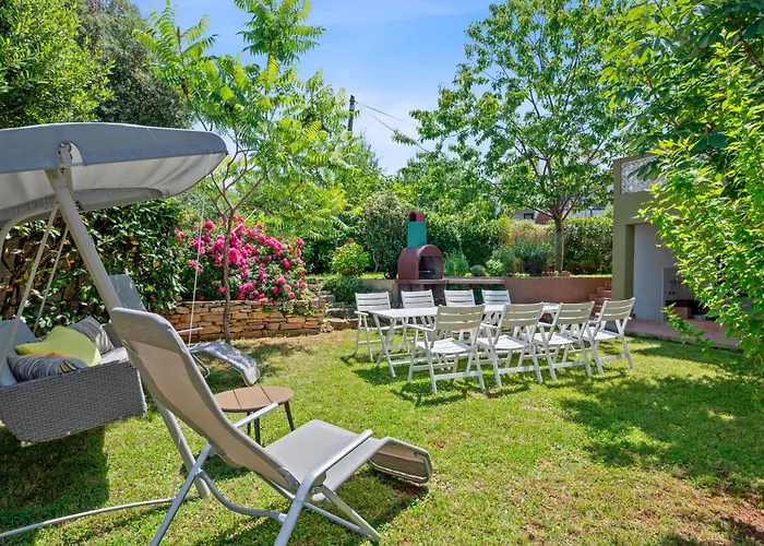 Willa Maras With Yard, 400 M To The