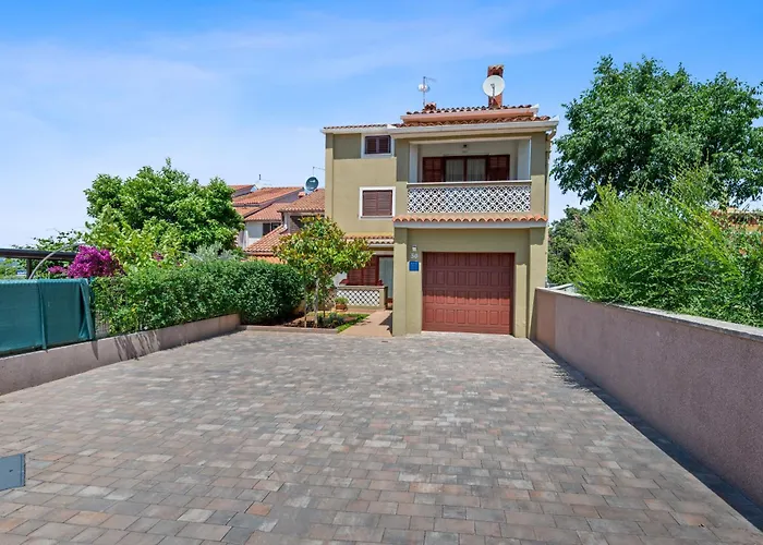 Villa Maras With Yard, 400 M To The *