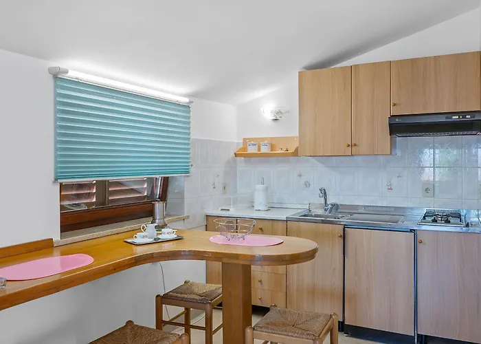 Villa Maras With Yard, 400 M To The *