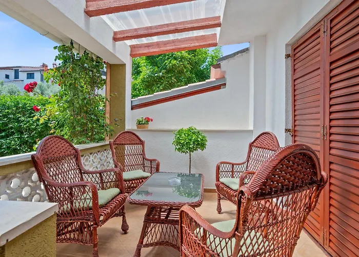 Maras With Yard, 400 M To The Willa