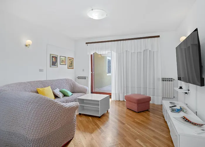 Maras With Yard, 400 M To The Willa *