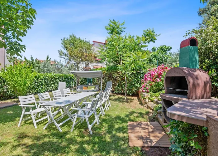 Willa Maras With Yard, 400 M To The *