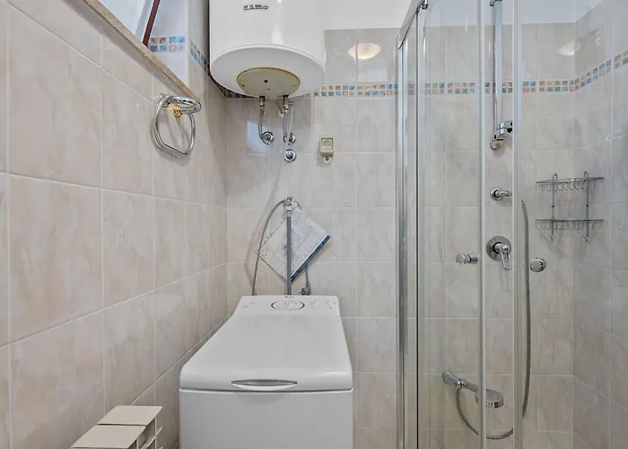 Maras With Yard, 400 M To The Willa Pula