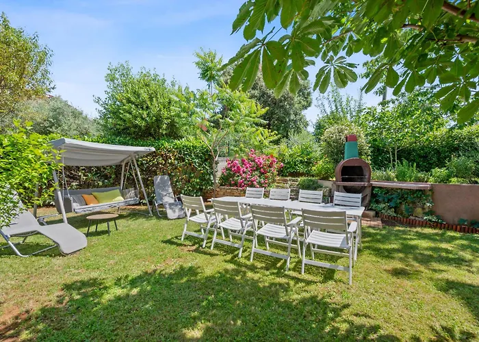 Maras With Yard, 400 M To The Willa *