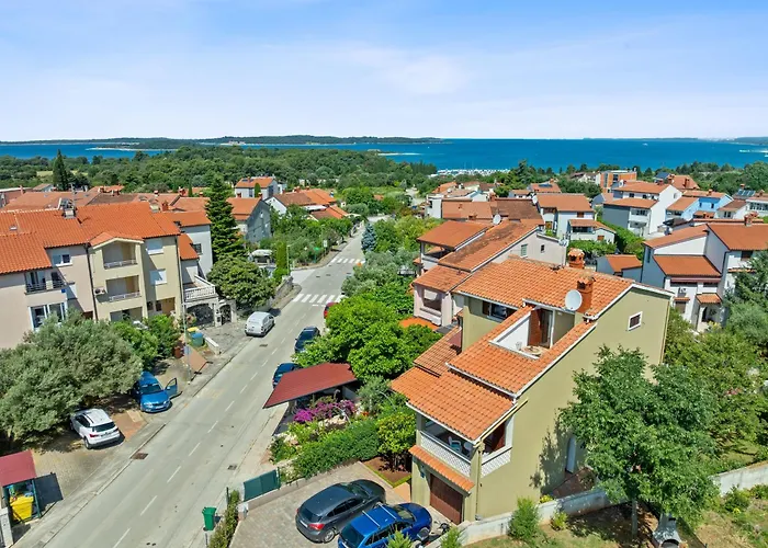 Maras With Yard, 400 M To The Willa Pula