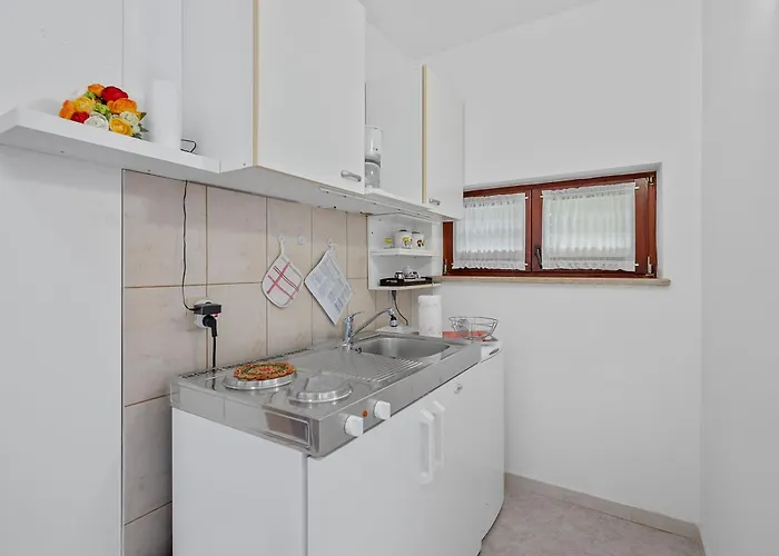 Willa Maras With Yard, 400 M To The